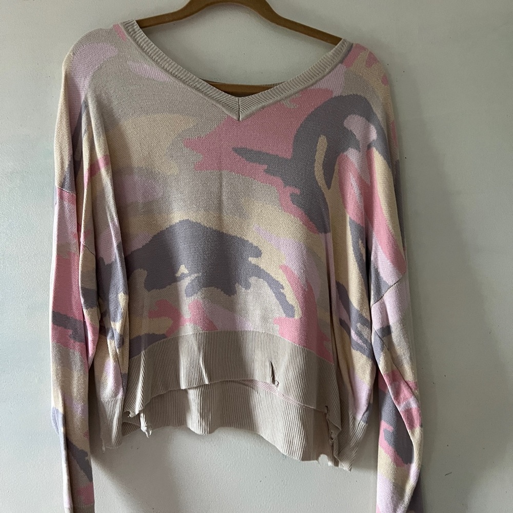 Lelis pastel camo sweater